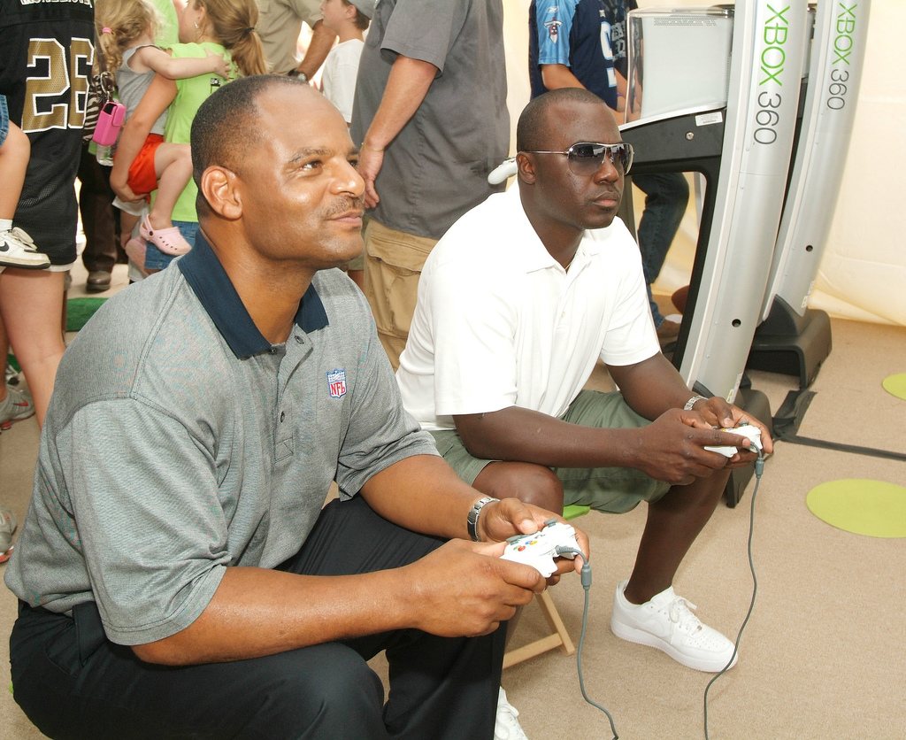 Former NFL players Warren Moon and Marshall Faulk playing Madden NFL 07 on Xbox 360